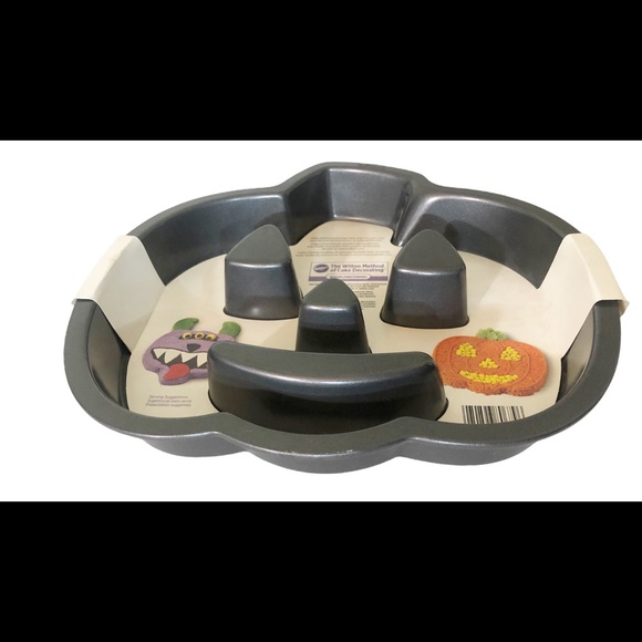 Wilton Jack-O-Lantern Halloween Non-Stick Bakeware - Picture 6 of 6